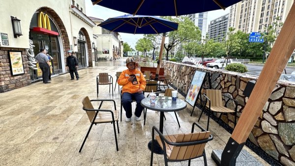 美港通配资 一边是人间烟火，一边是文明底线，上海479处设摊“特色点”怎样创新治理？