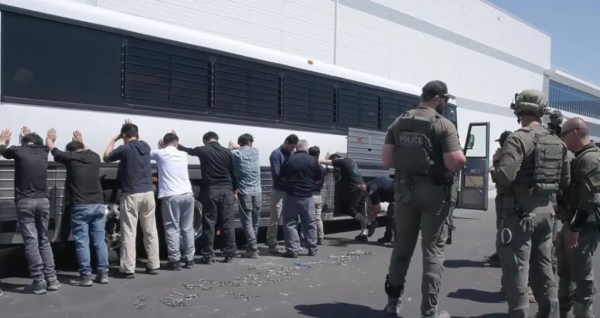 扬帆优配 美国抓捕数百名韩国工人，暴露特朗普政策一个根本矛盾点